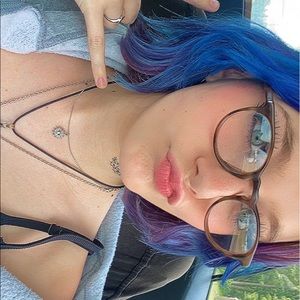 Meet your Posher, Scarlet